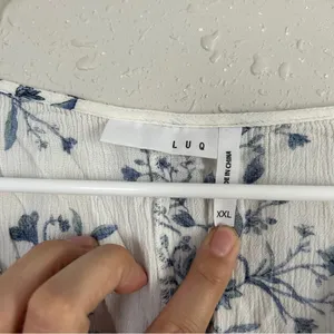 🦋 Luq White Blue Cropped Tie Blouse Casual Summer Floral XXL thumbnail 2