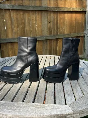 Steve Madden Black Genuine Leather Cobra Platform‎ Bootie size 9.5 in black thumbnail 4
