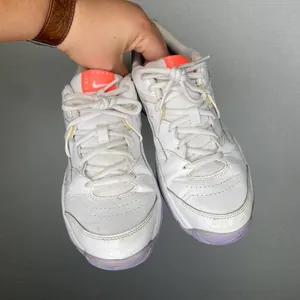 Nike |‎ Women's Court 2 Lite White Sneaker 8.5 thumbnail 3