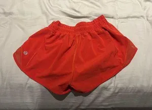 Lululemon Shorts Hotty Hot 2.5" Low-Rise thumbnail 2