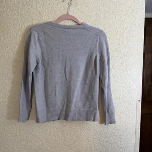 Lord & Taylor Cardigan Gray L Womens Extra Fine Merino Wool Knit V-Neck‎ thumbnail 4