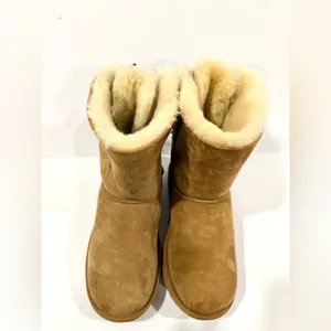 UGG Bailey Bow II Chestnut Boots Women Size 5 Brown Sheepskin Suede thumbnail 11