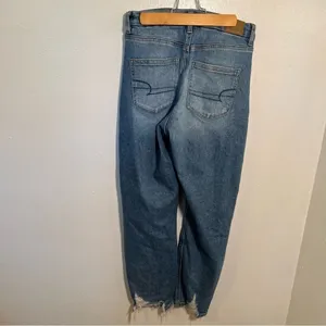 American Eagle Women's Sz 4 Regular Curvy Mom Jean Medium Wash Destroyed Stretch thumbnail 10