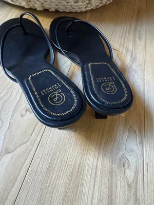Chinese Laundry Black Slim-Strap Thong Sandals thumbnail 2