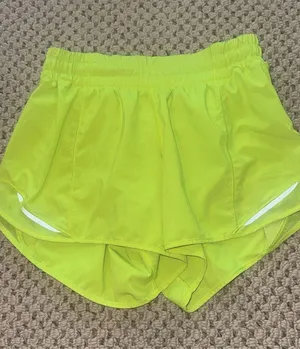 Lululemon 4” Hotty Hot Shorts Size 6 thumbnail 1