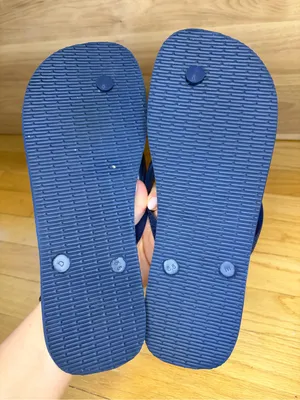Havaianas Farm Rio Women’s Navy & White Floral Nina Flip Flops - Size 11 / 12 thumbnail 4