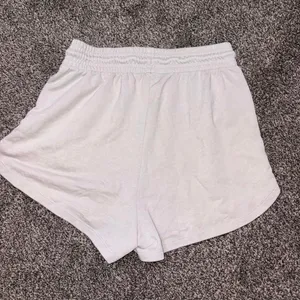 H& M shorts Small thumbnail 3