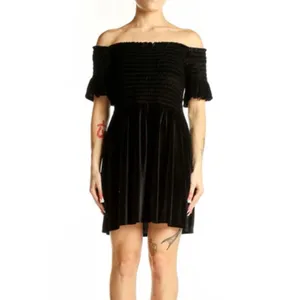 Urban Outfitters Clara Off-The-Shoulder Smocked Velvet Dress in Black thumbnail 7