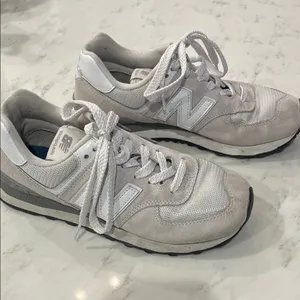New Balance White Lace-Up Sneakers thumbnail 4