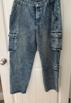 Vintage-Inspired Women’s Cargo Jeans - Washed Blue thumbnail 1