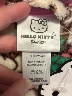NWT Hello Kitty Hello Fall Plush Robe sz L thumbnail 3