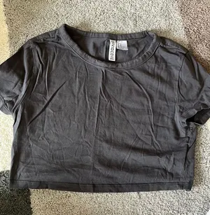 H&M Cropped T-shirt thumbnail 1
