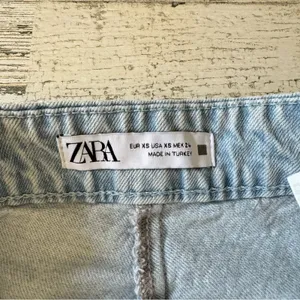 Zara High Waisted Sailor Jeans Light Wash Blue Gold Button Slim Leg XS 6147/157 thumbnail 9