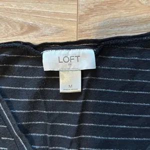 Loft Black and White Striped T-Shirt Size‎ Medium thumbnail 2