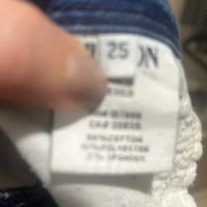 Hudson cropped jeans thumbnail 7
