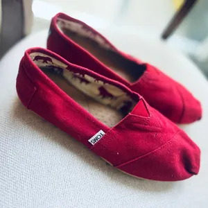 TOMS Shoes Classic Canvas Slip On in Red Size W7 thumbnail 2