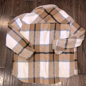 Tan plaid shacket size medium with pockets thumbnail 4
