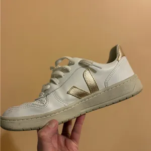 Veja V-10 Prime Leather Sneakers in White Platine thumbnail 7