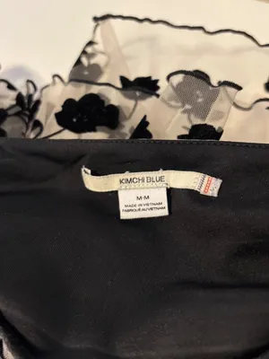 Kimchi Blue Claudia Sheer Puff Short Sleeve Crop Top Blouse Black Floral Medium thumbnail 5