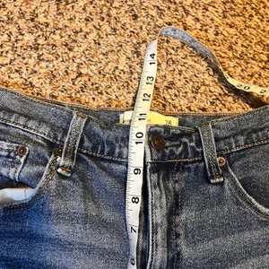 Abercrombie Fitch Mom Jeans Distressed Ripped Blue Denim‎ Size 28 Cropped thumbnail 4