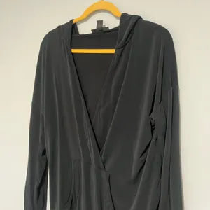 A Pea in the Pod Maternity Postpartum Black Hoodie Sweatshirt thumbnail 8