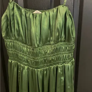 Abercrombie Medium Green Smocked Satin Slit Maxi Dress Wedding Guest Elegant thumbnail 4