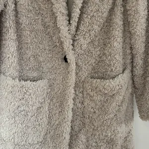 Aritzia Wilfred Free Grete Plush Jacket XS in Bone thumbnail 4