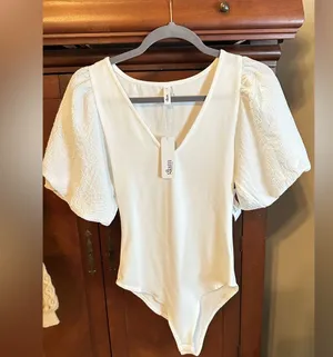 NWT Glam V Neck Bodysuit with puff sleeves thumbnail 1