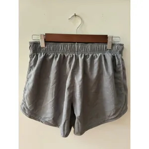 Nike Dri-FIT Women’s Running Shorts Size M Gray Built-In Liner Athletic thumbnail 4