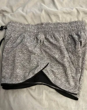 Lululemon Reversible Shorts thumbnail 4