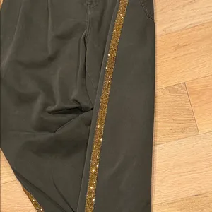 Zara green slouchy Cropped Pants with Gold running‎ down side 2 thumbnail 5