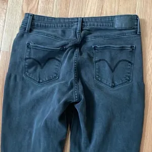 Levi's Jeans Womens 12 Gray Charcoal Mid Rise Skinny Cotton Ladies thumbnail 10