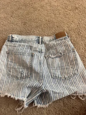 American Eagle 90s Boyfriend Shorts Denim Distressed thumbnail 2
