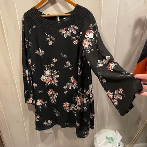 Cute flowy floral bell sleeve lattice trim midi dress Isabel Maternity lined thumbnail 7