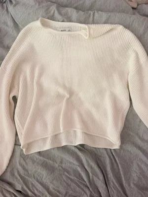 Hollister Sweater thumbnail 1
