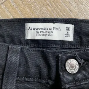A&F The 90’s Straight Ultra High Rise thumbnail 4