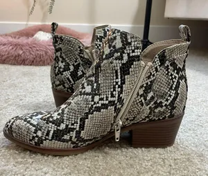 snakeskin ankle boots Size 6 thumbnail 3