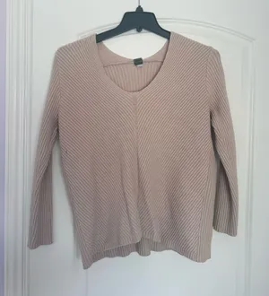 Poof! Ribbed V-Neck Sweater in Blush Taupe thumbnail 1