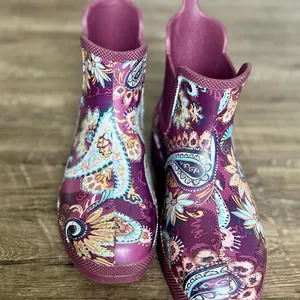 Vera Bradley Size 9 Rain Boots By Totes Carson Maroon Paisley Waterproof thumbnail 3