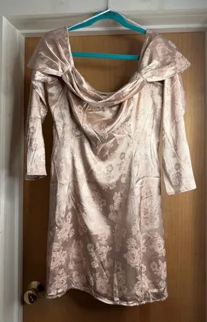 NWT Lulus Women’s Floral Satin Long Sleeve Dress. Size: Xtra Large thumbnail 1