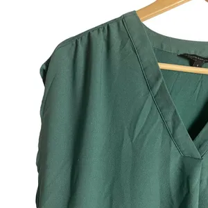 Banana Republic Solid Green Cap Sleeve V-Neck Crepe Popover Blouse Size Small thumbnail 7