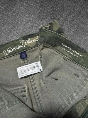 Universal Thread High Rise Straight Camo Pants Women’s Size 2/26 thumbnail 4