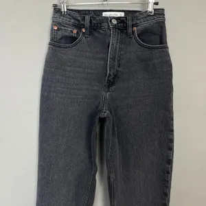 Abercrombie‎ and Fitch The 90s Straight Ultra High Rise Curve Love Size 25 / 0 thumbnail 6