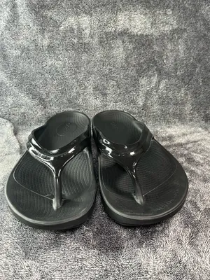 OOFOS OOlala Luxe Glossy Black Recovery Sandals Women Size 10 EU 41⁠ thumbnail 2