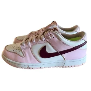 Nike Dunk Low Women’s Pink White Burgundy Sneakers Size 8.5 thumbnail 4