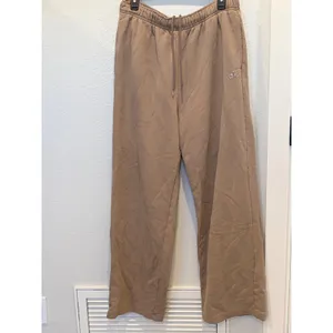 Alo Yoga Accolade Straight Leg Sweatpants Tan Brown Large W0456R thumbnail 4