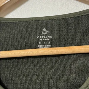 OFFLINE By Aerie Sidewalk Seamless Long Sleeve Cropped Ribbed Top Size Medium thumbnail 4