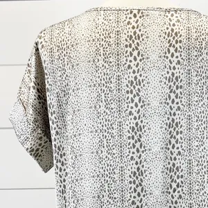 Entro Womens M Satiny Short Sleeve‎ Animal Print Top Shirt Taupe Cream Boho thumbnail 9