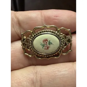 Vintage Cottagecore Style Cameo Gold Tone Floral Enamel Oval Estate Pin Brooch thumbnail 2