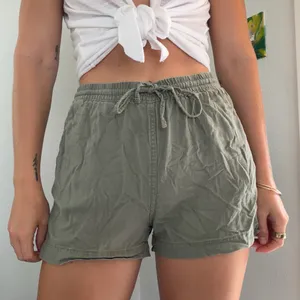 H&M green linen shorts Size S #linen #summer thumbnail 1